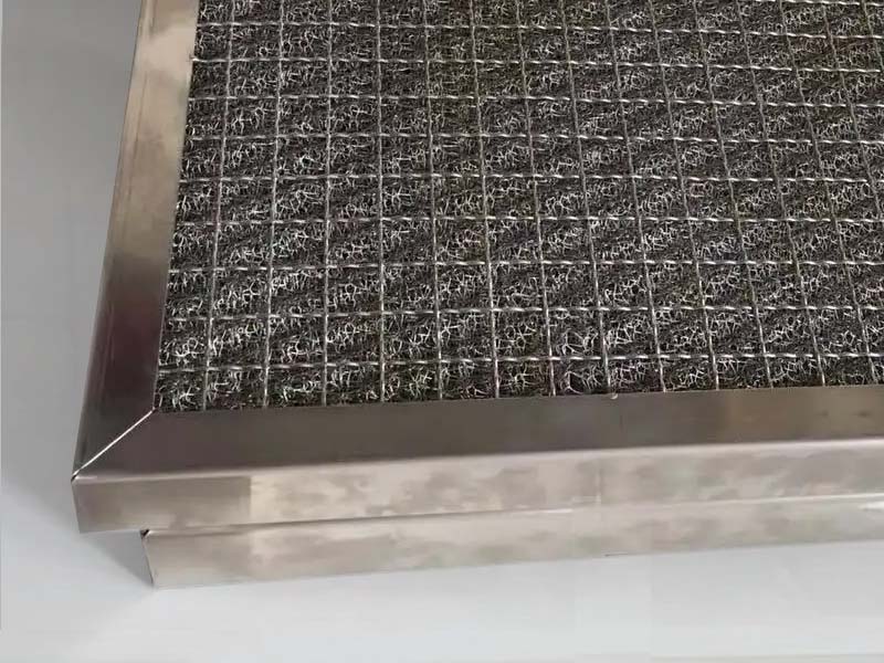 a corner of stainless steel panel filter with knitted mesh core