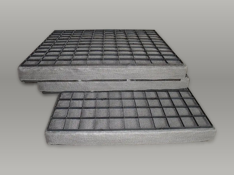 three rectangular SS304 demister pads with support gratings, are placed on the floor