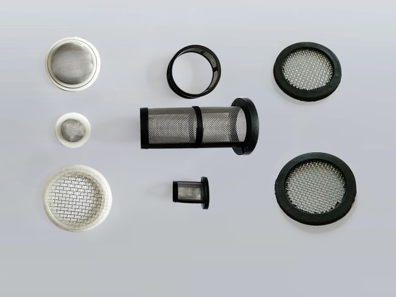 several pieces of wire mesh filter element with plastic frame with different shape and dimensions
