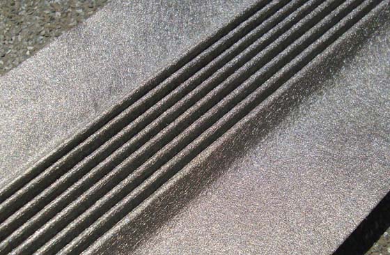 The stainless steel fiber sintered felt is pleated to increase the filter efficiency.