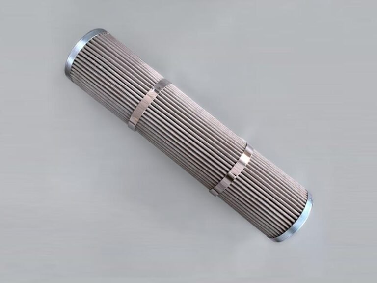 Pleated stainless steel filter cylinder with external reinforcement bands