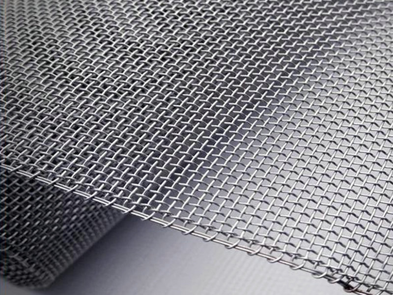 a rolof stainless steemesh with selvage edge