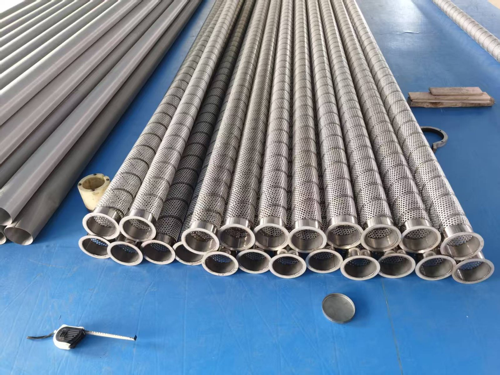 Sintered metal fiber felt filter element components before assembly