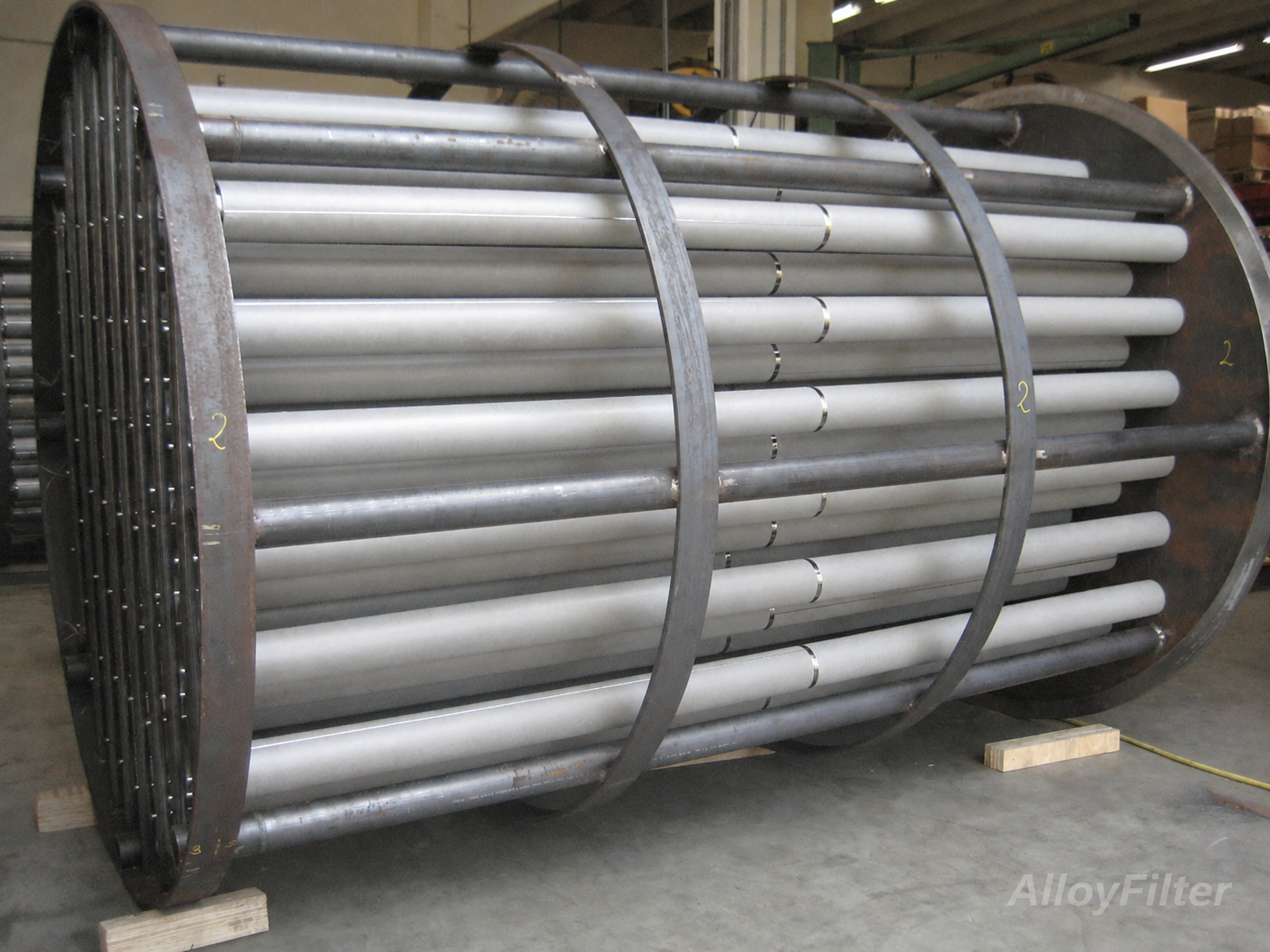 Customer supplied sintered felt filter assembly and mounting structure