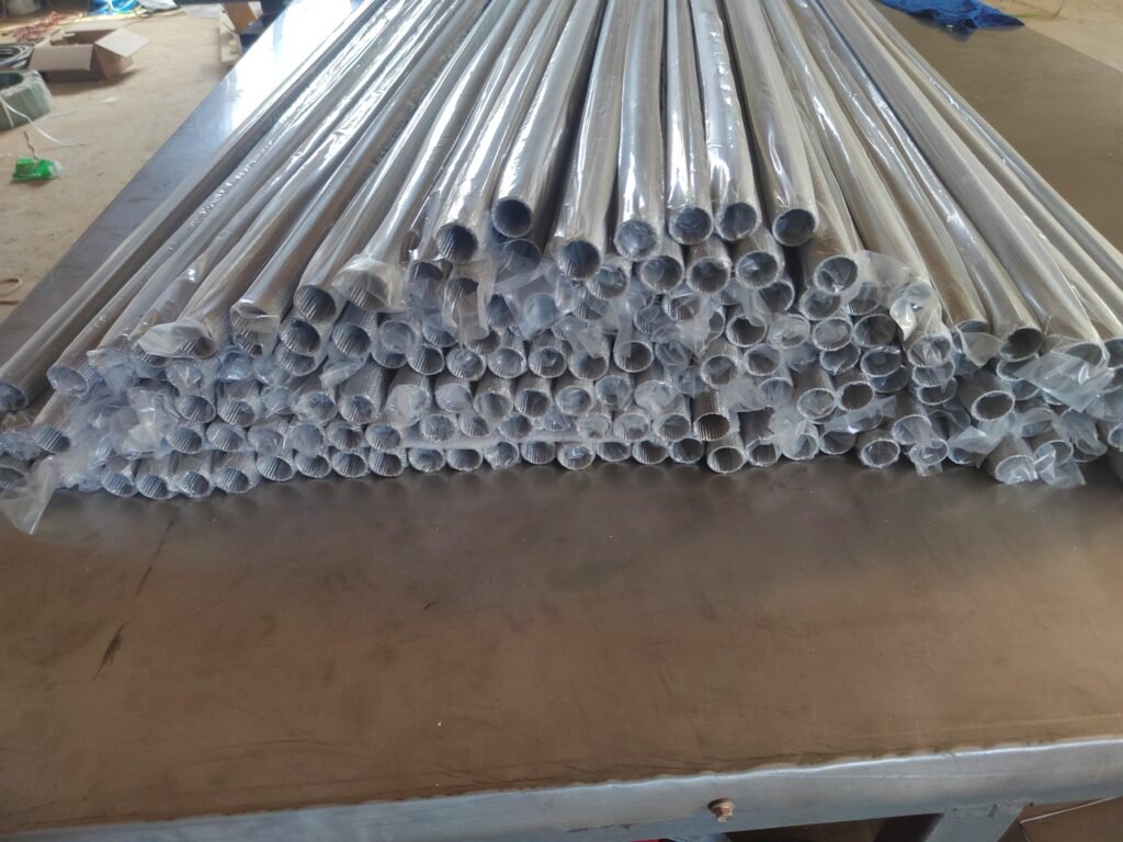 Batch of sintered mesh tubes with open ends in individual protective sleeves