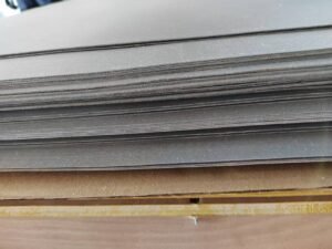 Stacked edges of nickel fiber felt sheets with single-sided wire mesh support