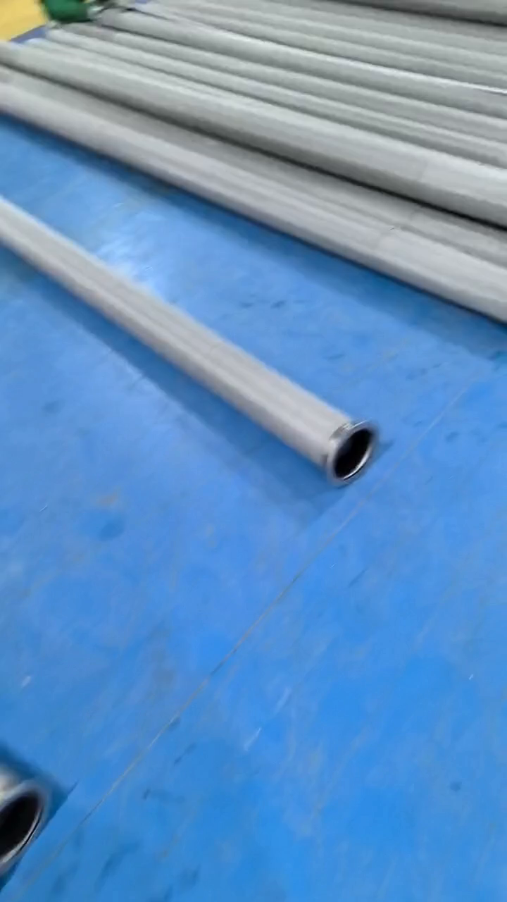 Workshop still showing cylindrical sintered metal fiber felt filters and an open end connection